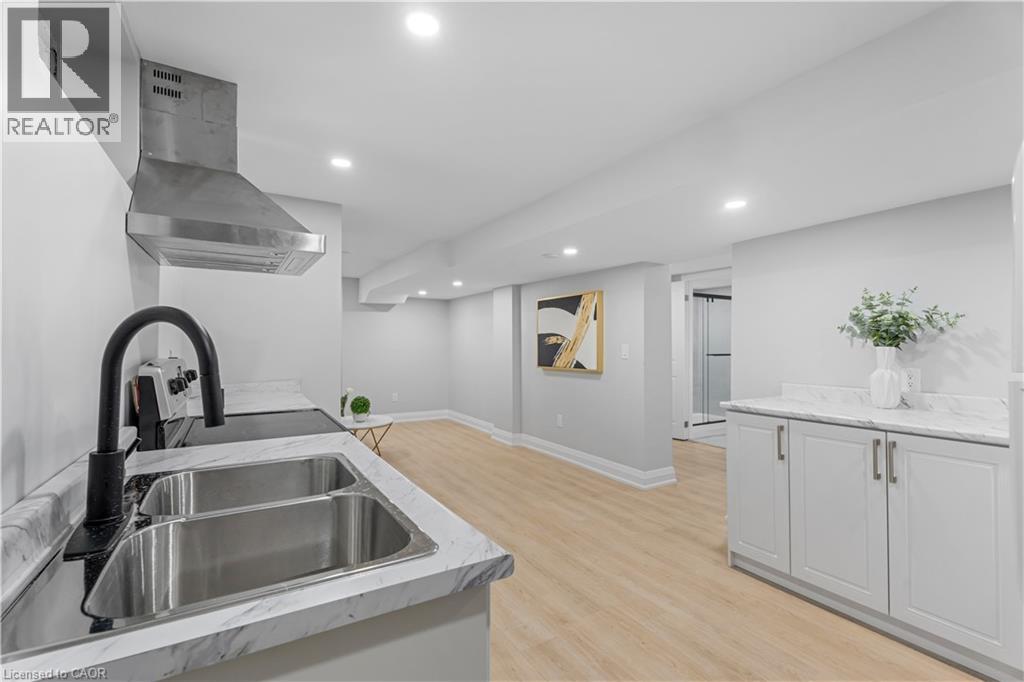 Photo 25 of 19 Old Orchard Avenue, Grimsby ON