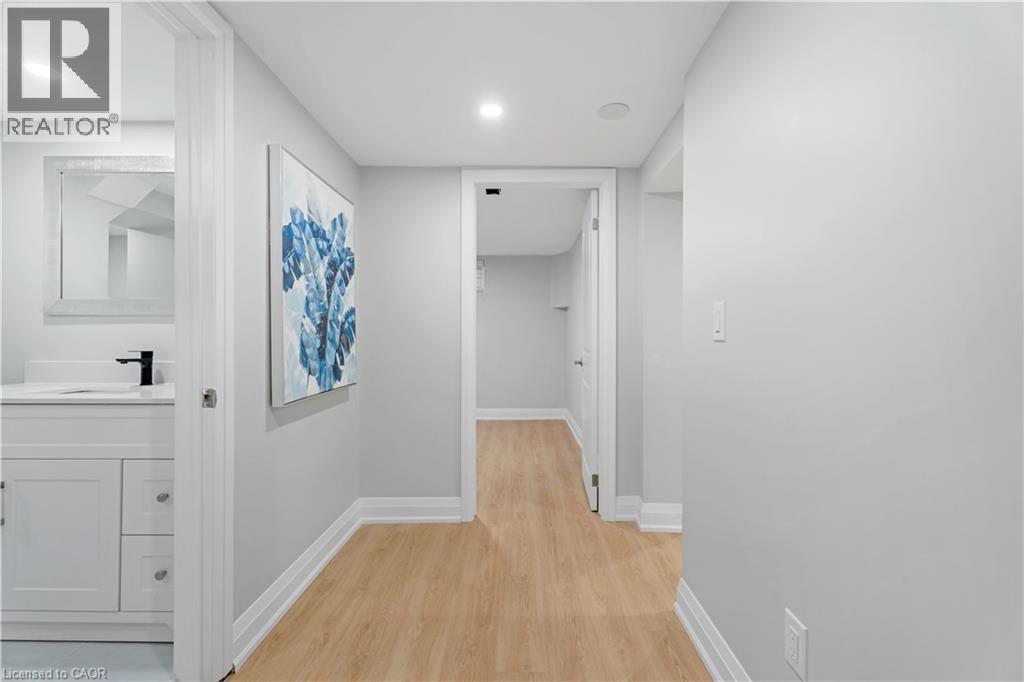 Photo 30 of 19 Old Orchard Avenue, Grimsby ON