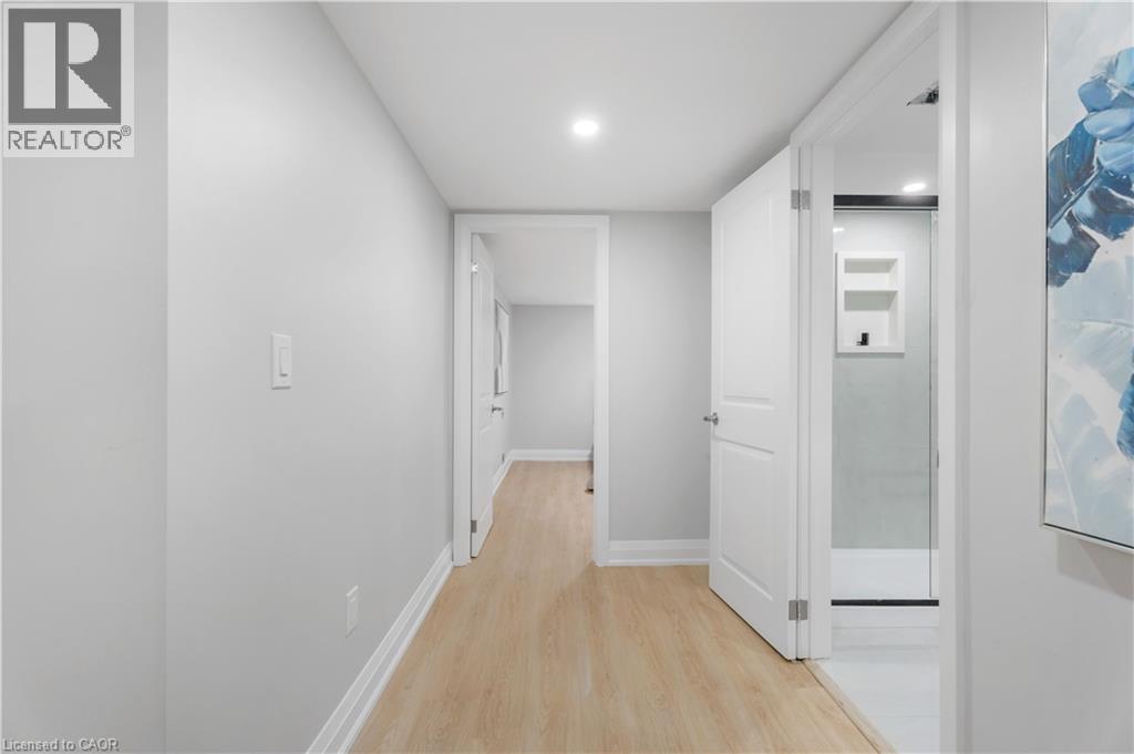 Photo 32 of 19 Old Orchard Avenue, Grimsby ON