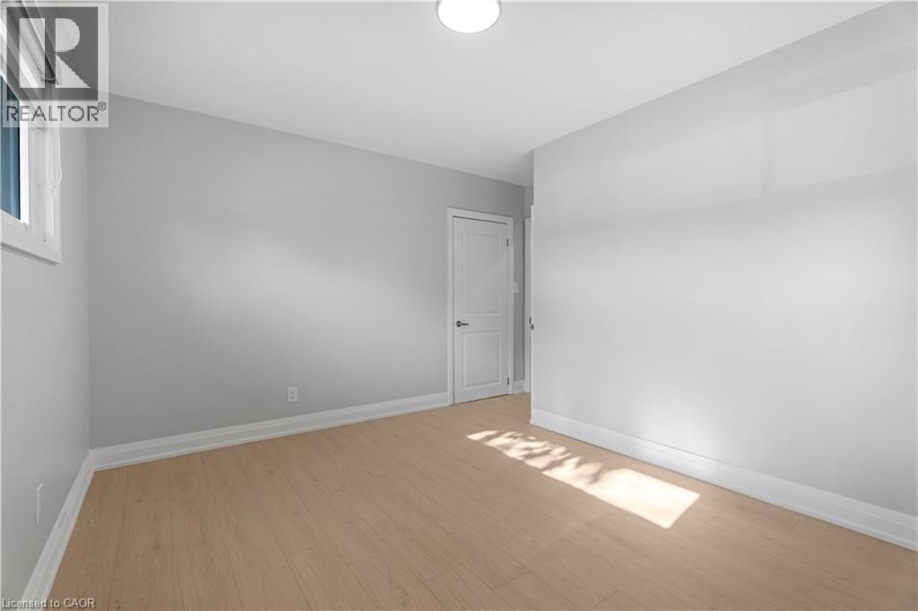 Photo 33 of 19 Old Orchard Avenue, Grimsby ON