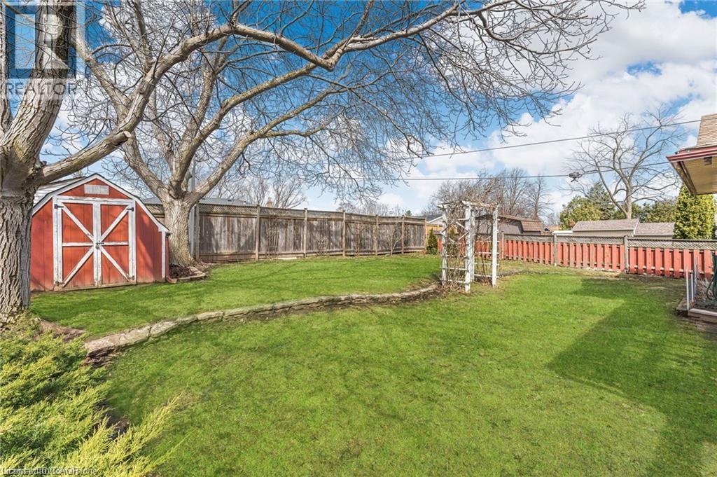 Photo 34 of 19 Old Orchard Avenue, Grimsby ON
