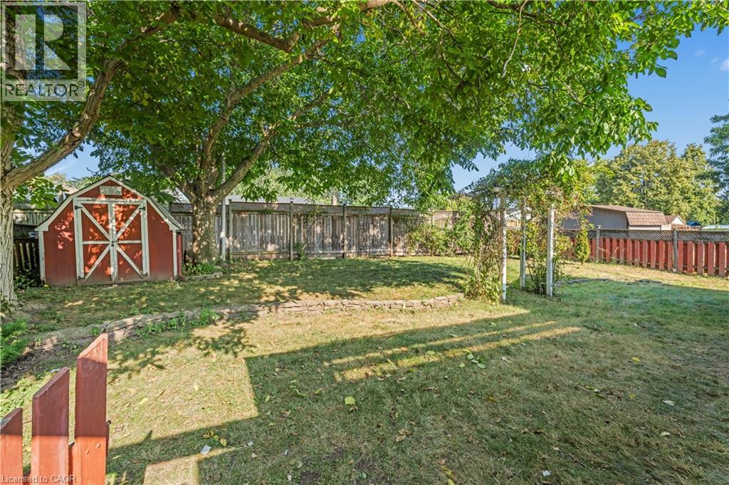 Photo 37 of 19 Old Orchard Avenue, Grimsby ON