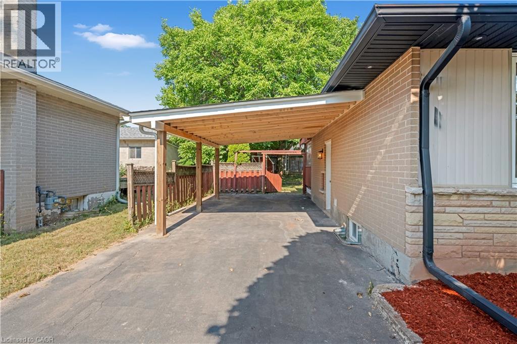 Photo 4 of 19 Old Orchard Avenue, Grimsby ON