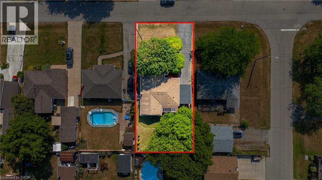 Photo 43 of 19 Old Orchard Avenue, Grimsby ON