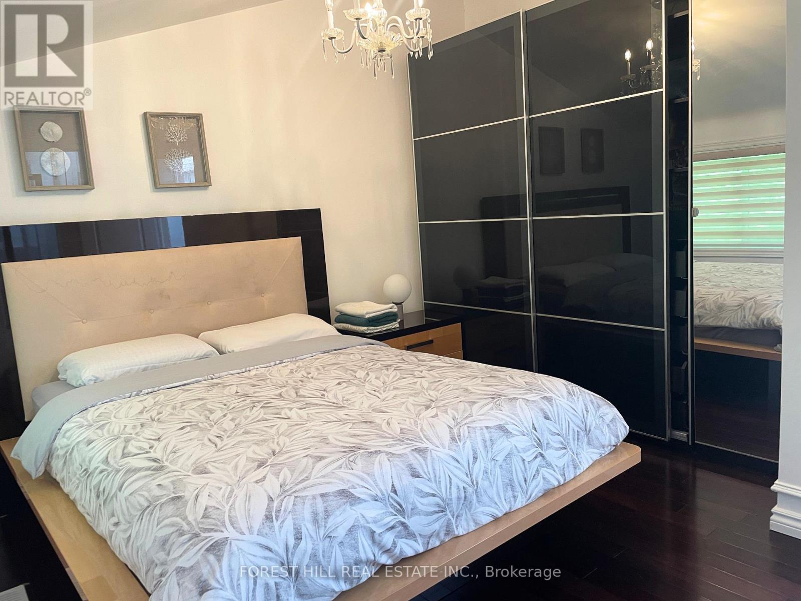 Photo 9 of 21 Rialto Drive, Toronto ON