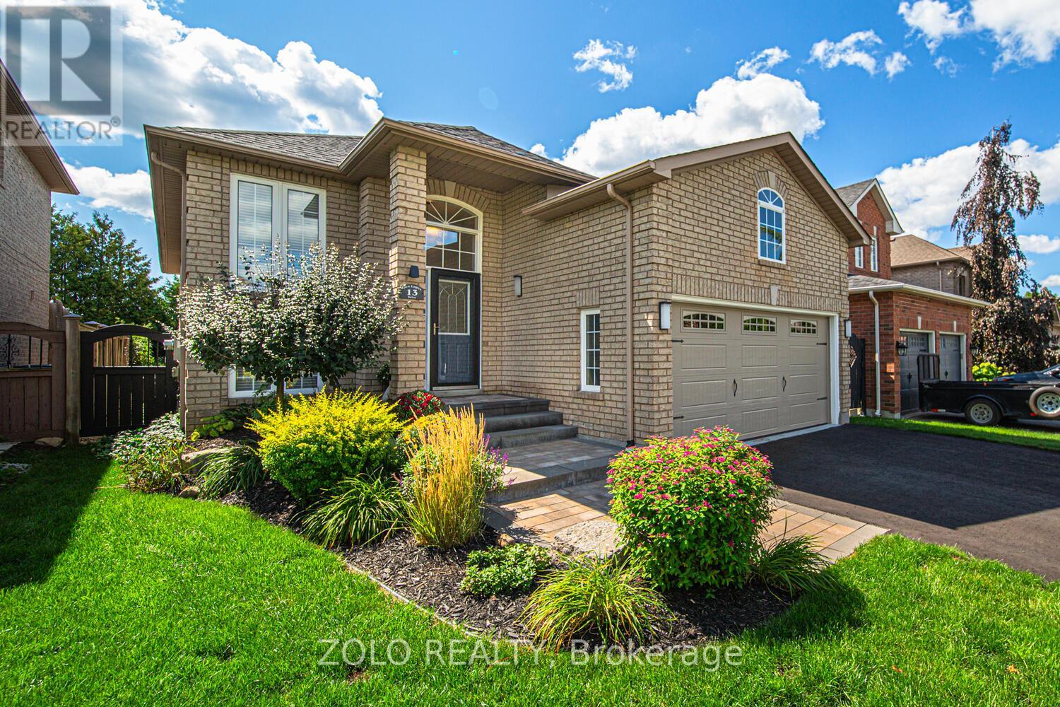Photo 1 of 13 Glen Eagles Drive, Clarington ON