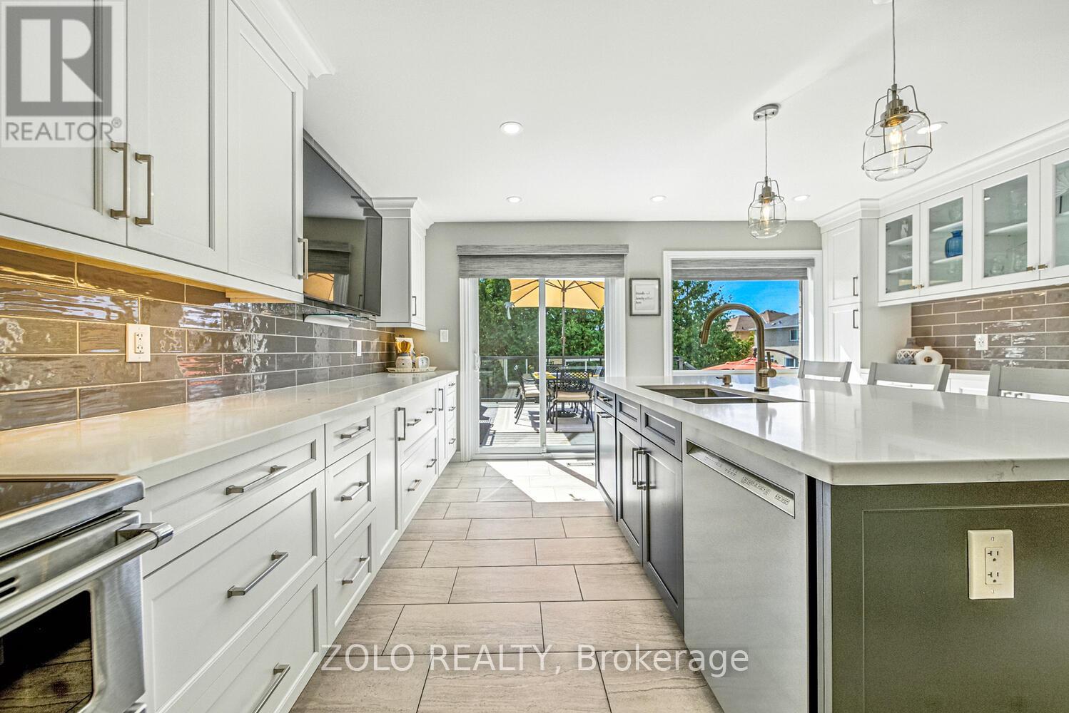 Photo 12 of 13 Glen Eagles Drive, Clarington ON