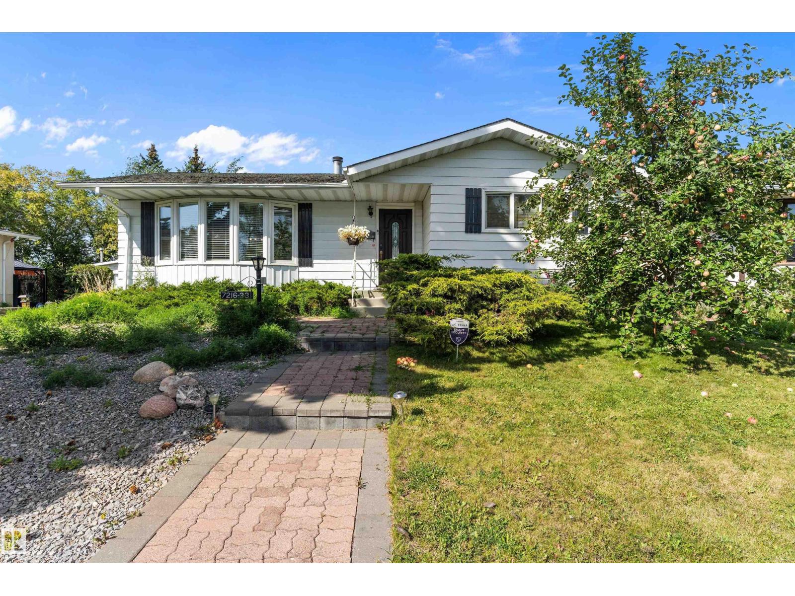 Photo 1 of 7216 33 Av Nw Nw, Edmonton AB