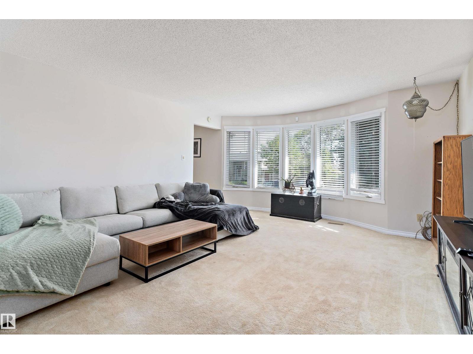 Photo 5 of 7216 33 Av Nw Nw, Edmonton AB