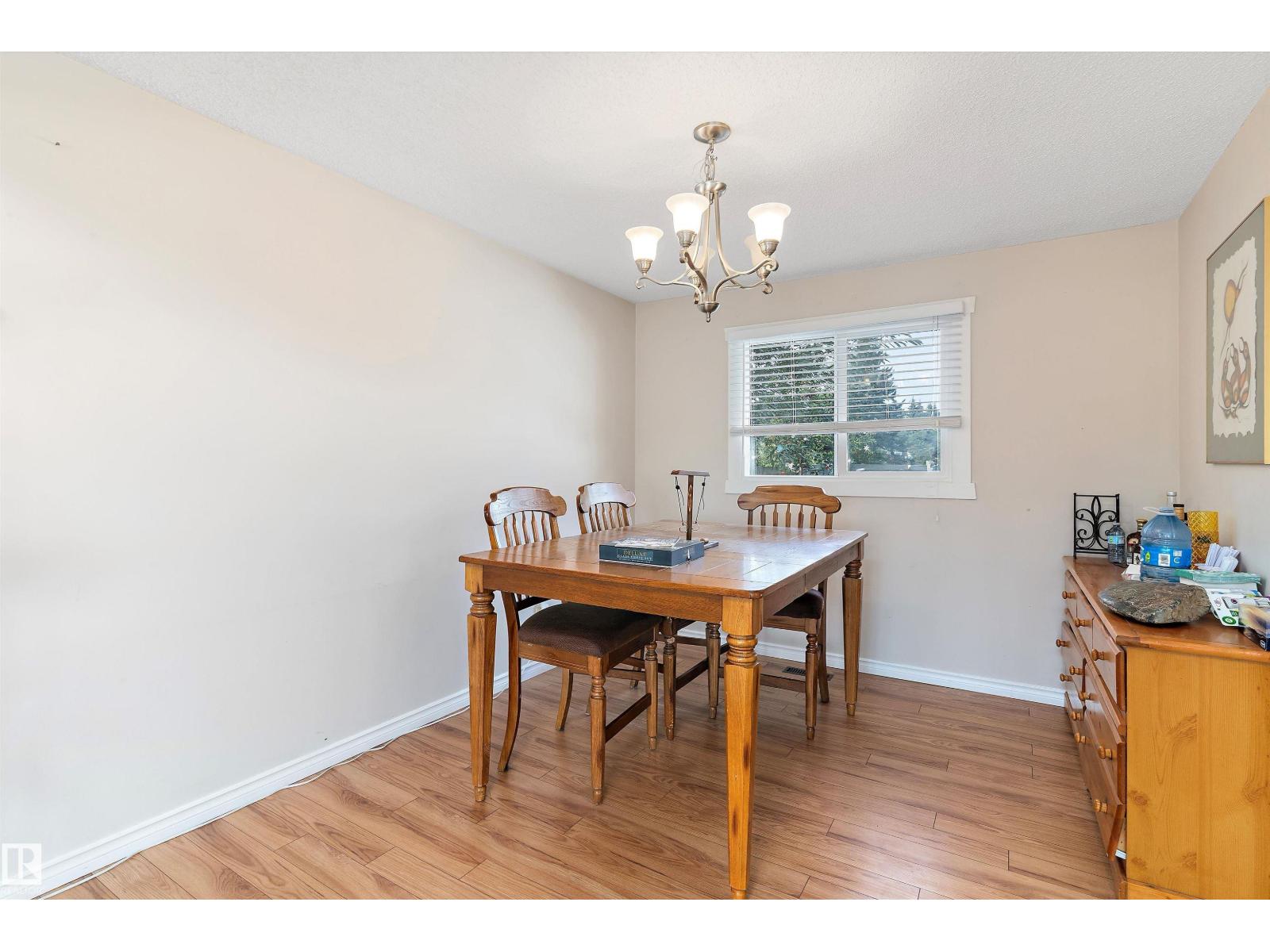 Photo 9 of 7216 33 Av Nw Nw, Edmonton AB