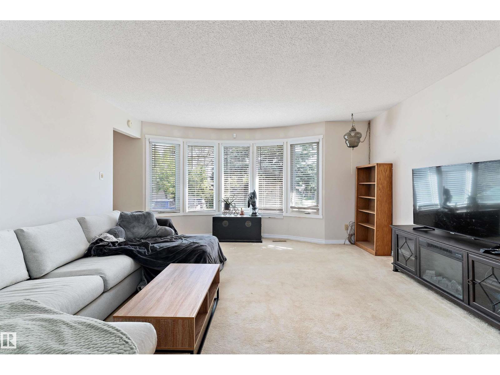 Photo 6 of 7216 33 Av Nw Nw, Edmonton AB