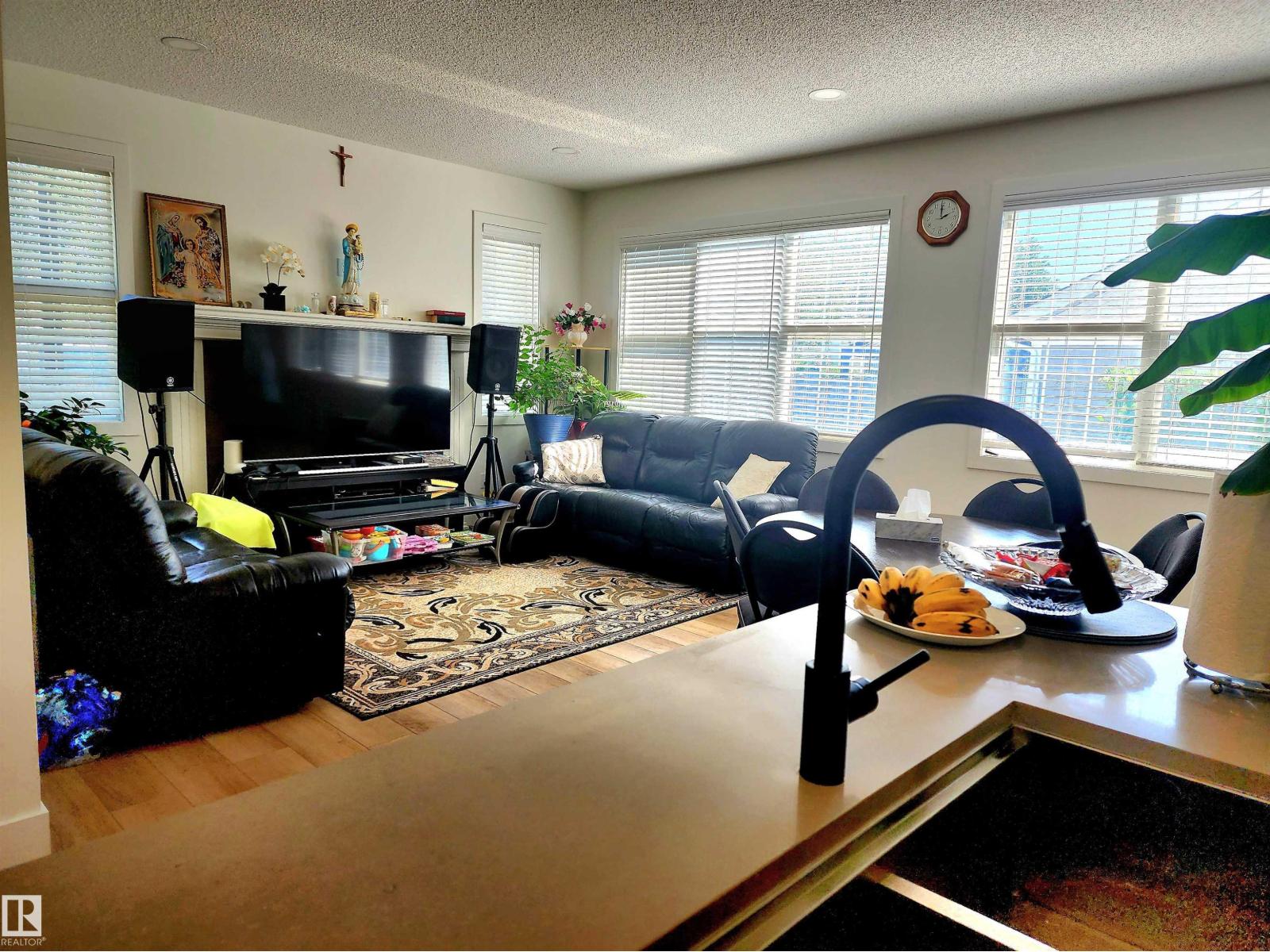 Photo 13 of 129 Griesbach Rd Nw, Edmonton AB