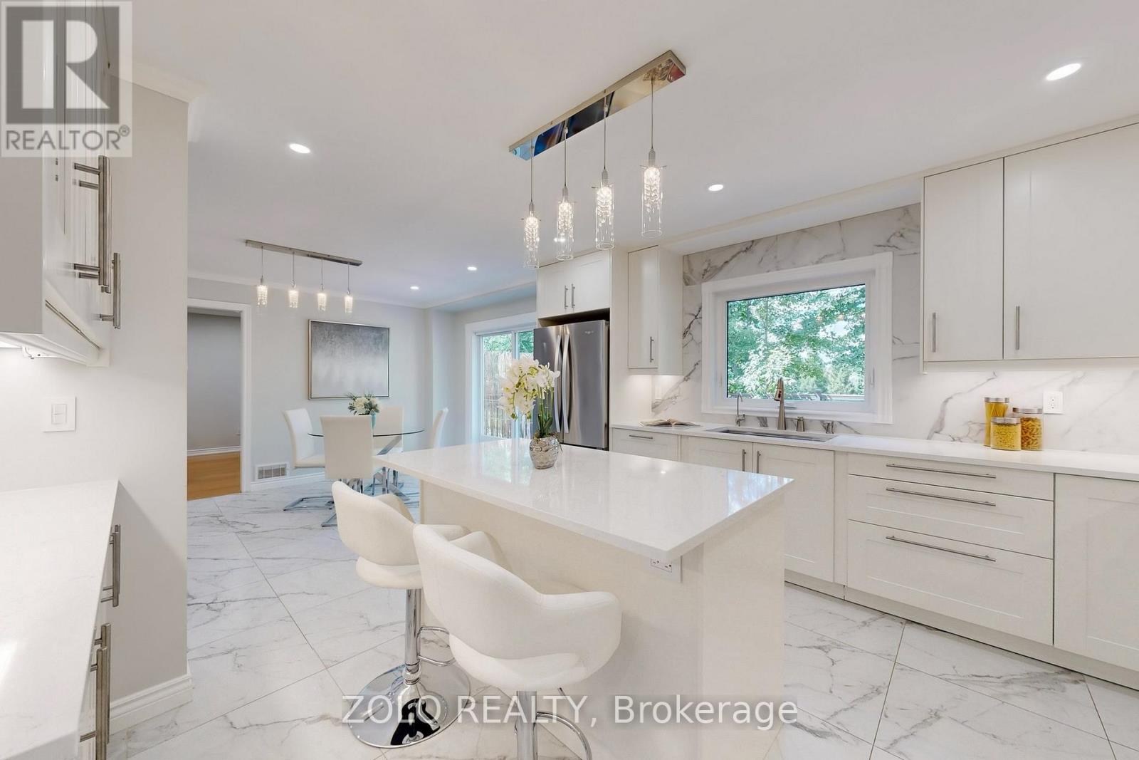 Photo 10 of 371 Binns Avenue, Newmarket ON