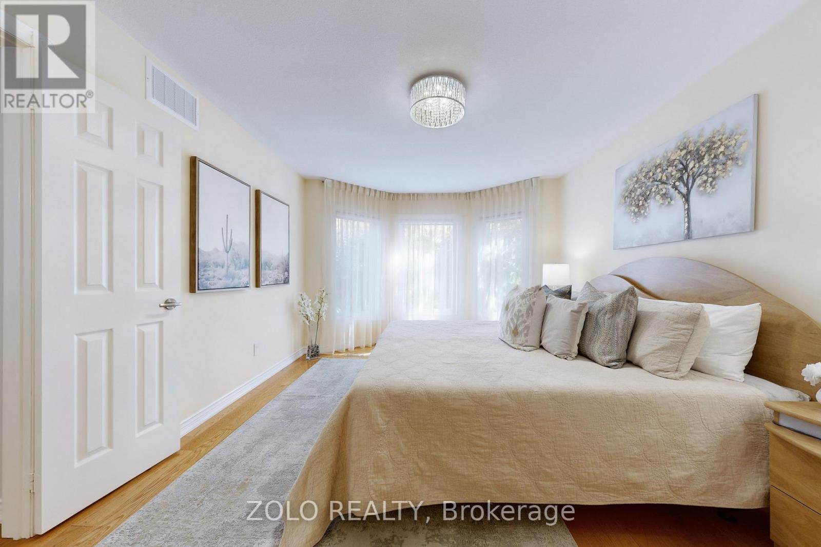 Photo 19 of 371 Binns Avenue, Newmarket ON