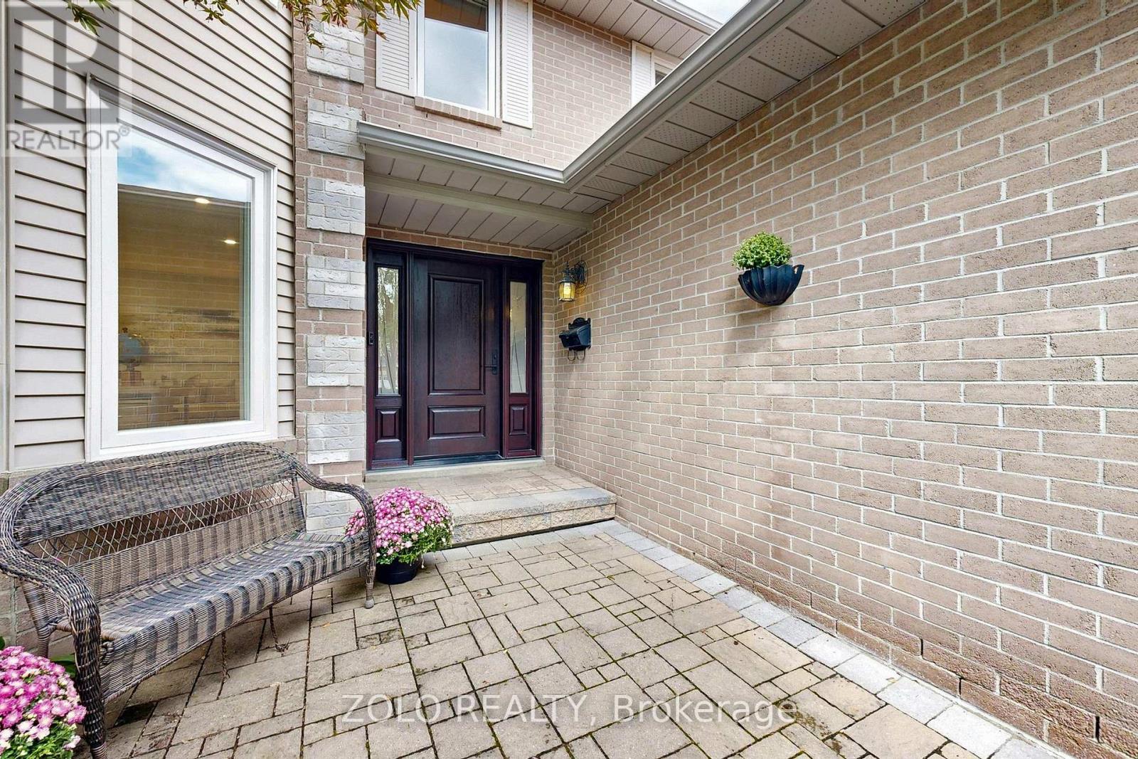 Photo 2 of 371 Binns Avenue, Newmarket ON