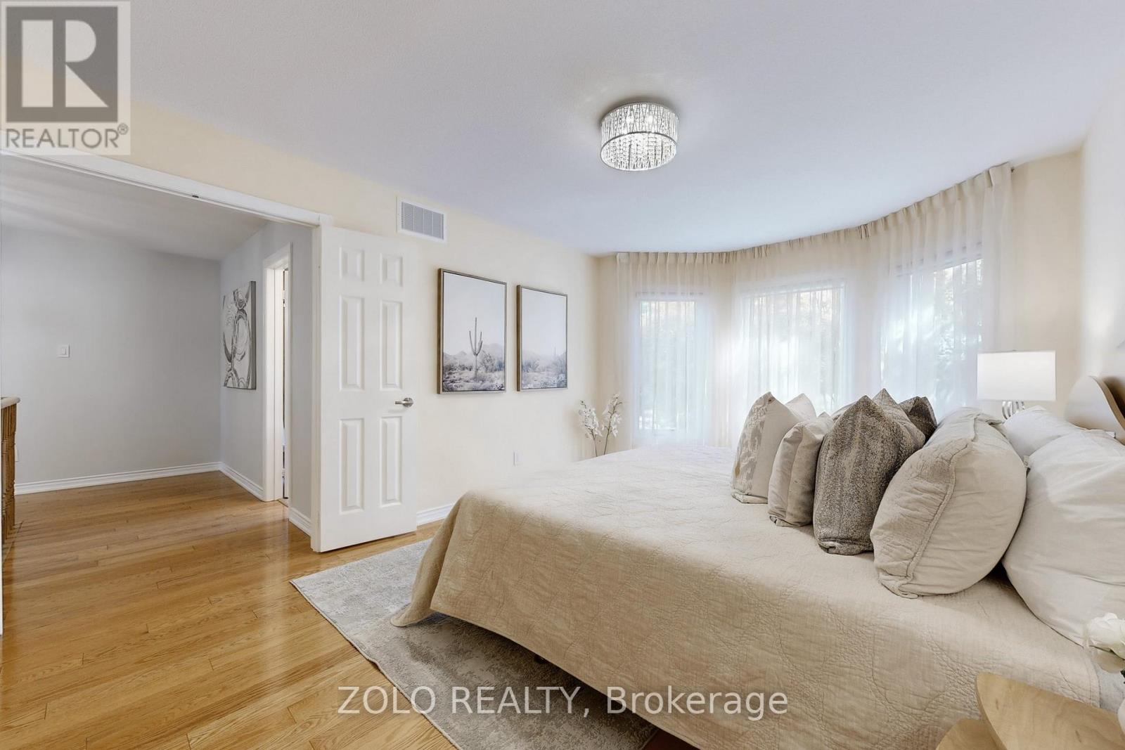 Photo 20 of 371 Binns Avenue, Newmarket ON