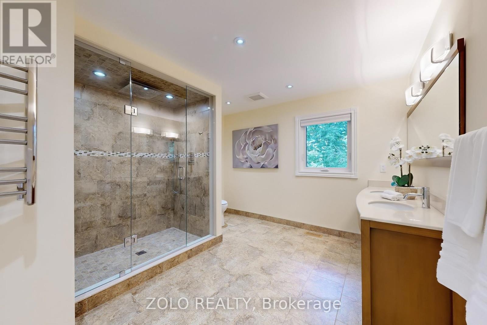 Photo 23 of 371 Binns Avenue, Newmarket ON