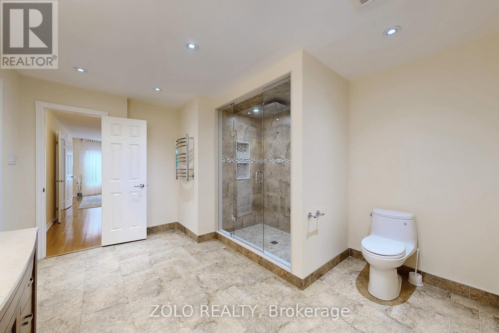 Photo 24 of 371 Binns Avenue, Newmarket ON