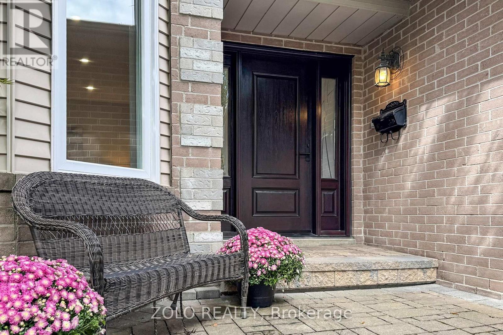 Photo 3 of 371 Binns Avenue, Newmarket ON