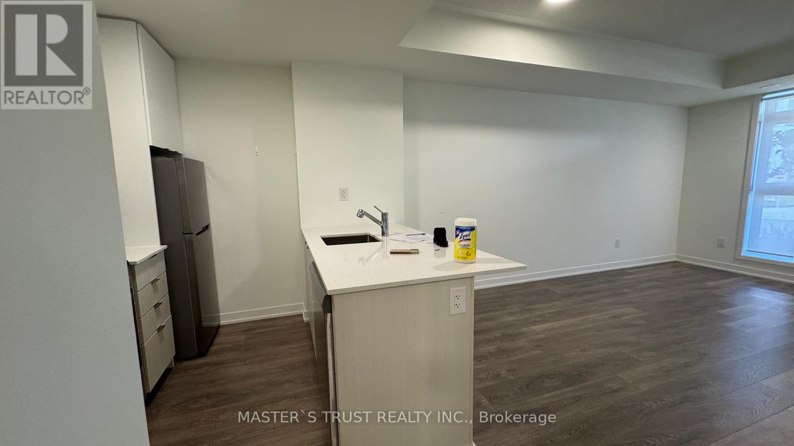Photo 11 of 102 145 Canon Jackson Drive, Toronto ON