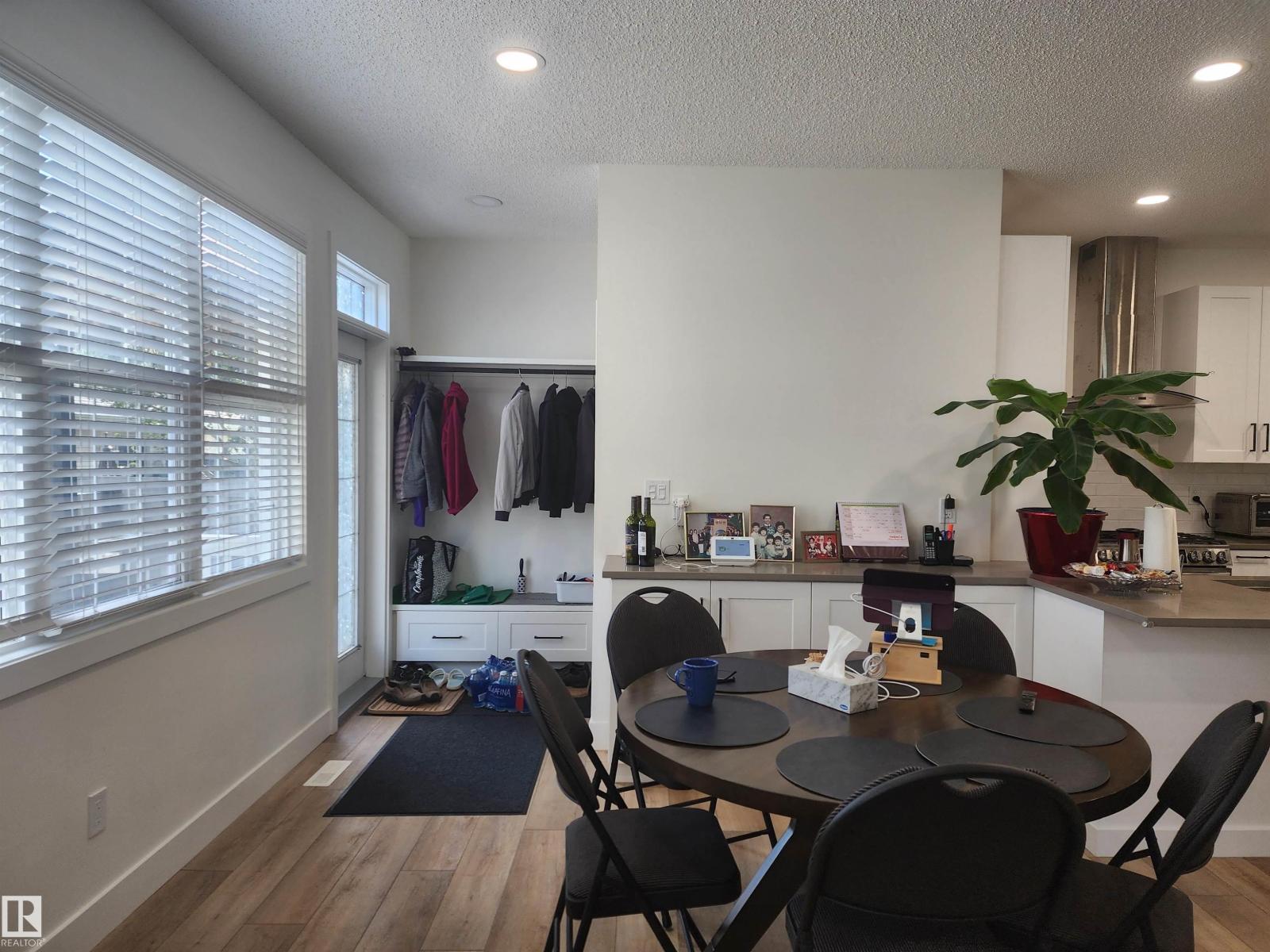 Photo 11 of 129 Griesbach Rd Nw, Edmonton AB