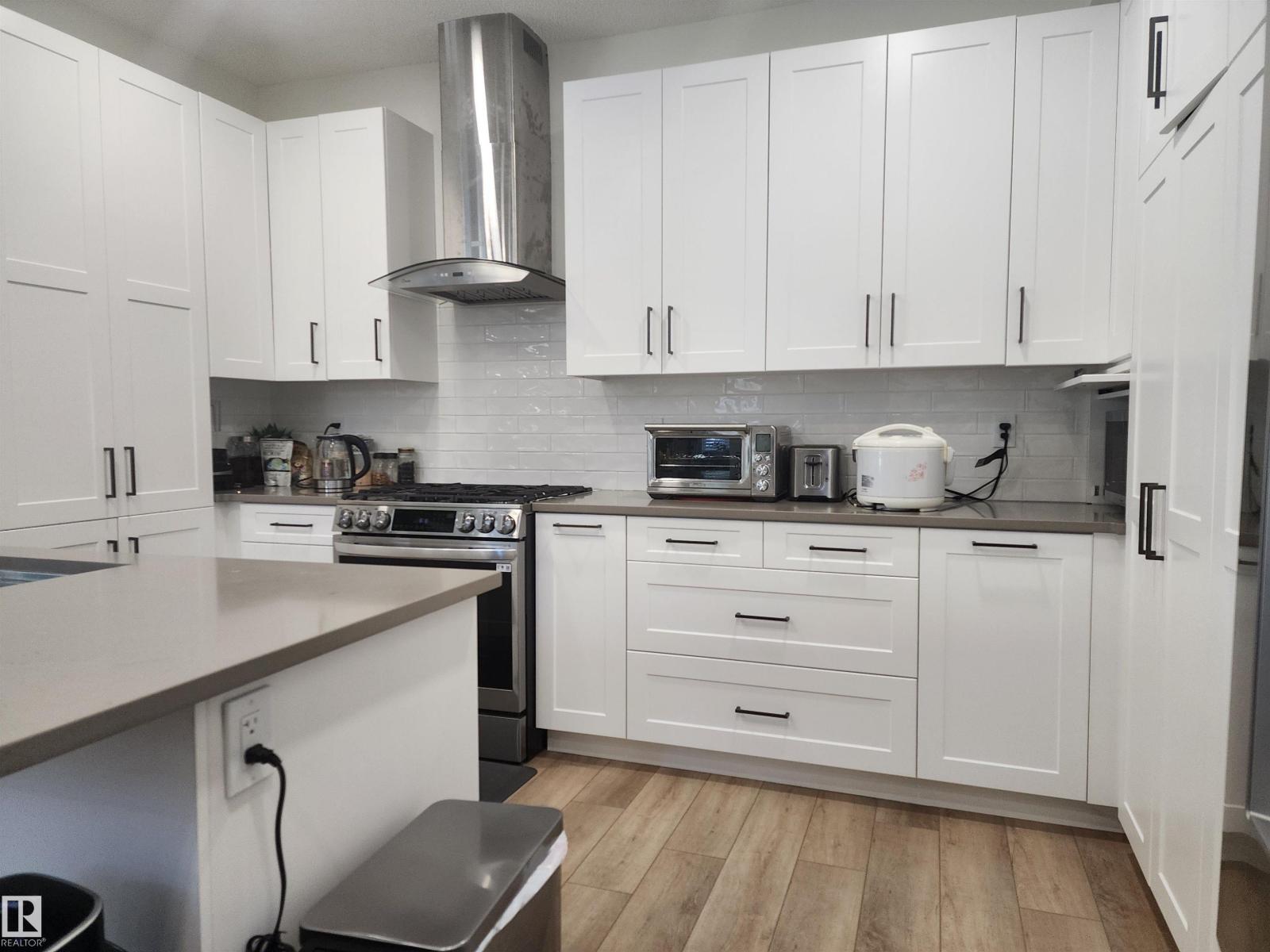 Photo 8 of 129 Griesbach Rd Nw, Edmonton AB