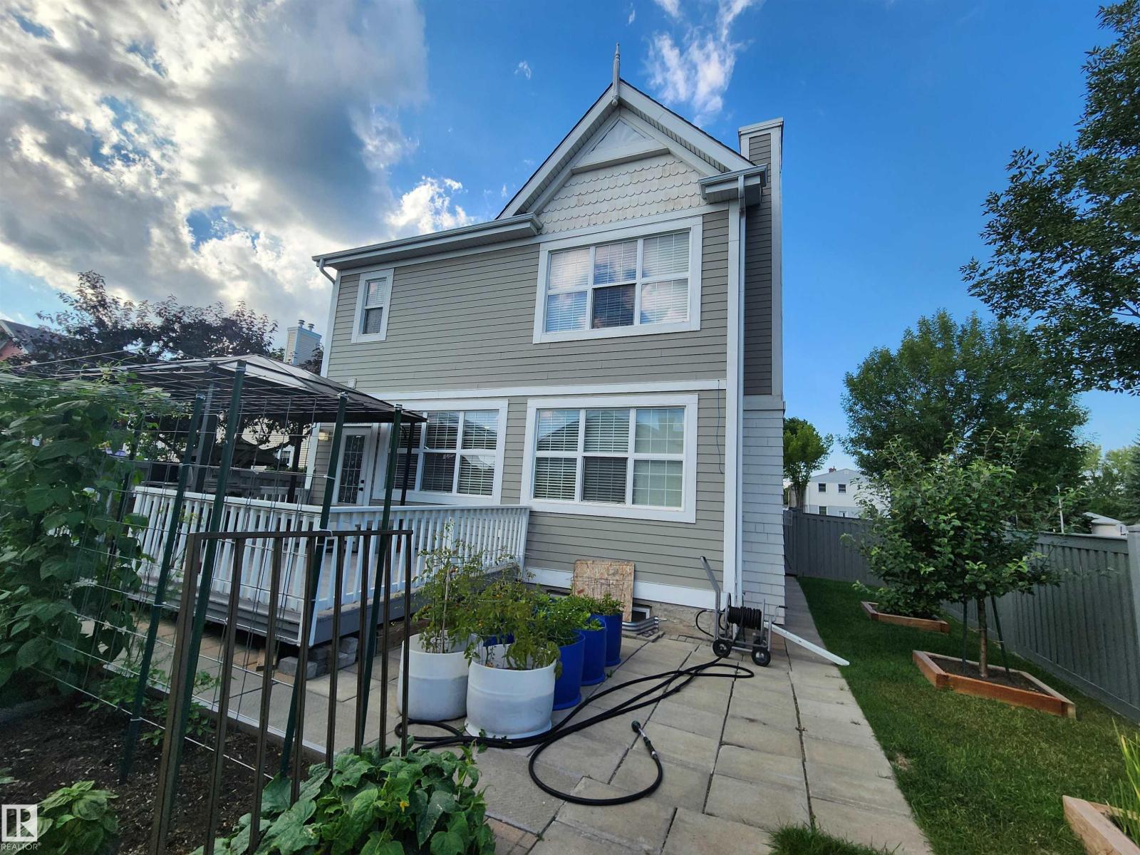 Photo 22 of 129 Griesbach Rd Nw, Edmonton AB