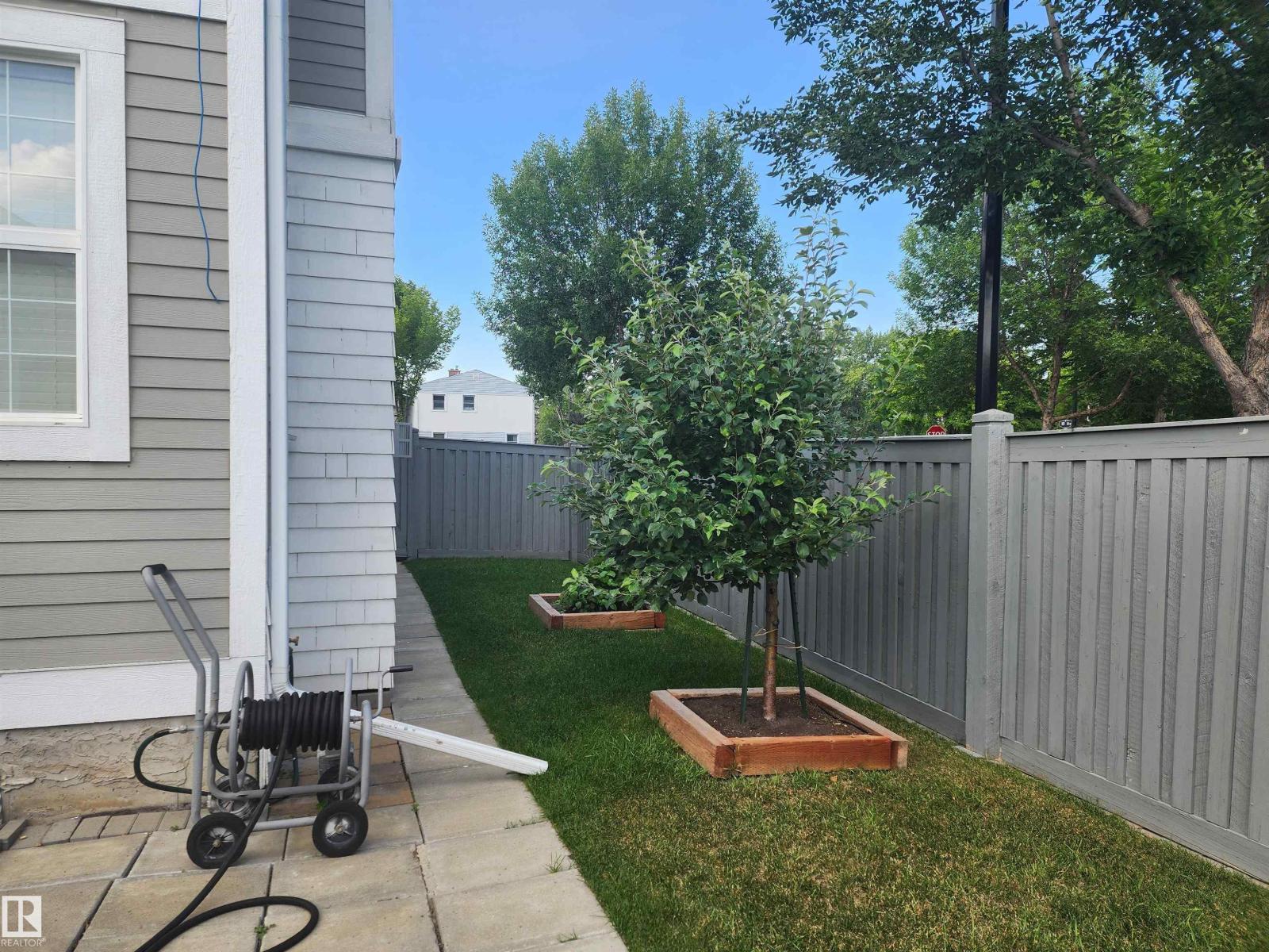 Photo 24 of 129 Griesbach Rd Nw, Edmonton AB