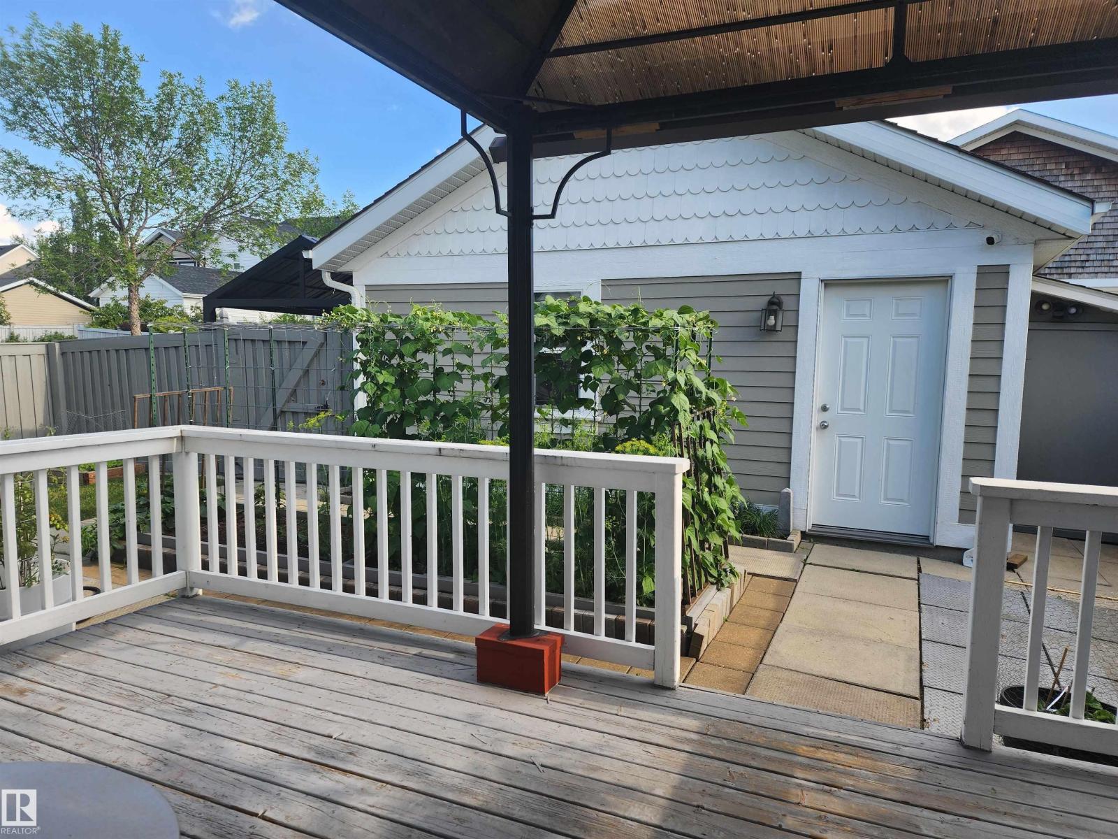 Photo 20 of 129 Griesbach Rd Nw, Edmonton AB
