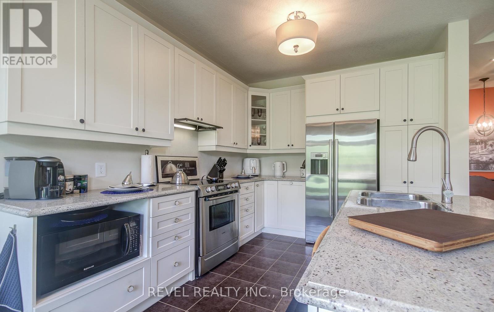 Photo 12 of 29 126 Aberfoyle Mill Crescent, Puslinch ON