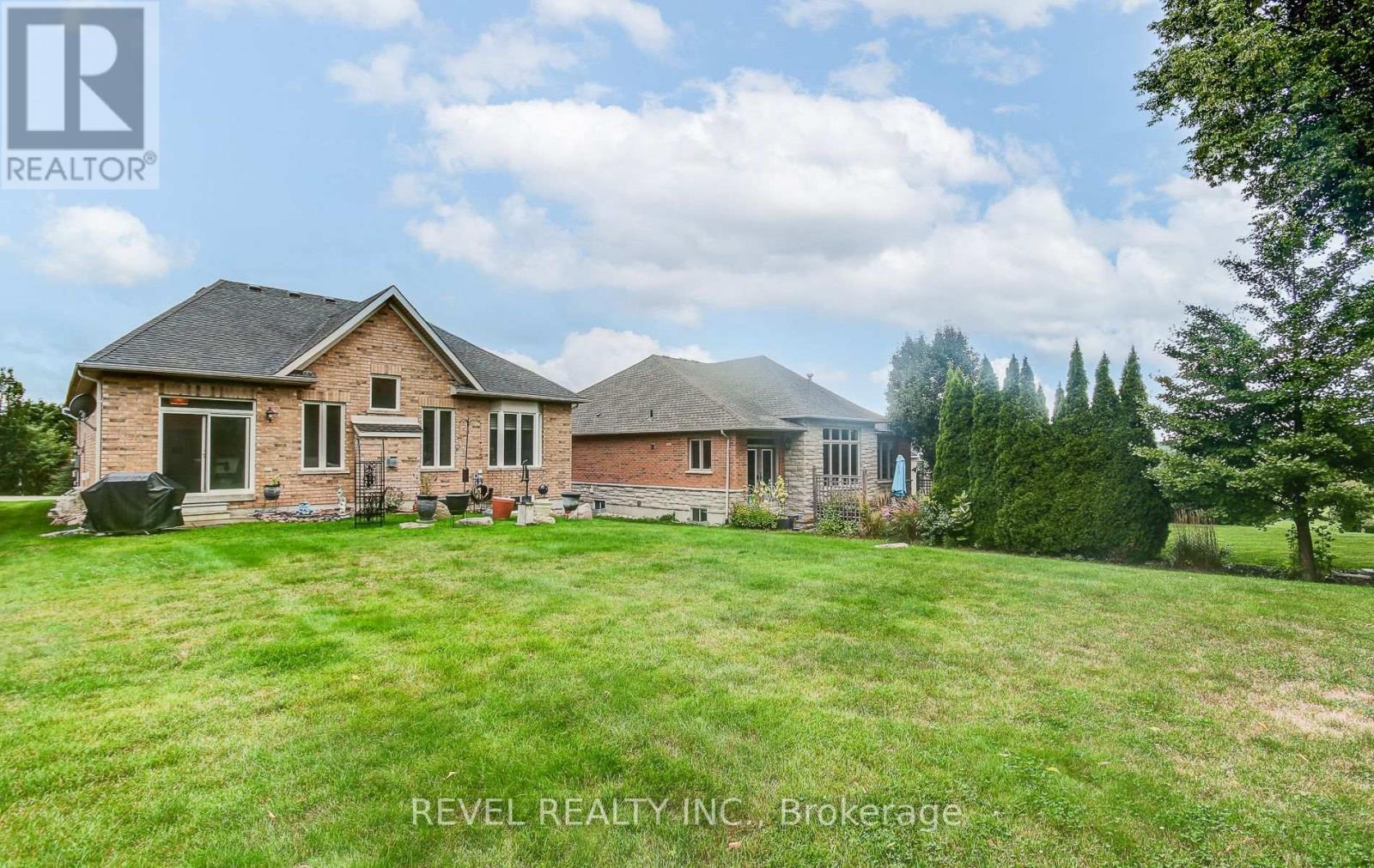 Photo 16 of 29 126 Aberfoyle Mill Crescent, Puslinch ON