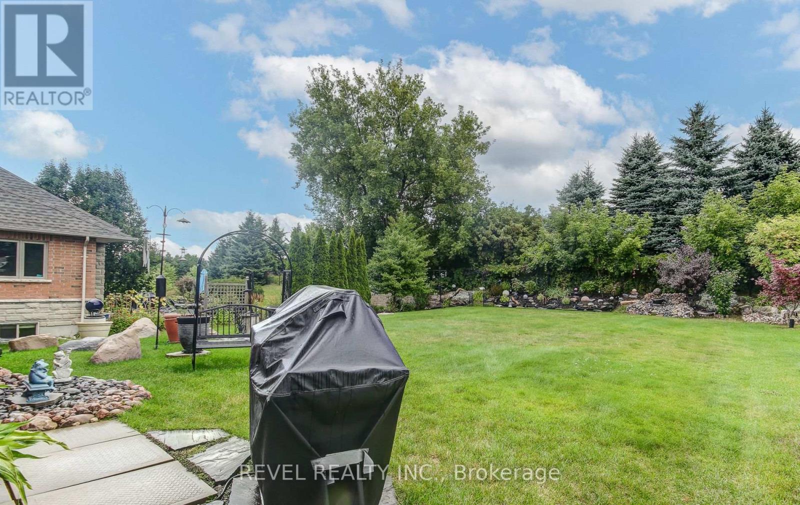 Photo 17 of 29 126 Aberfoyle Mill Crescent, Puslinch ON