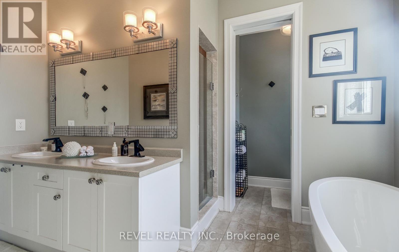 Photo 22 of 29 126 Aberfoyle Mill Crescent, Puslinch ON