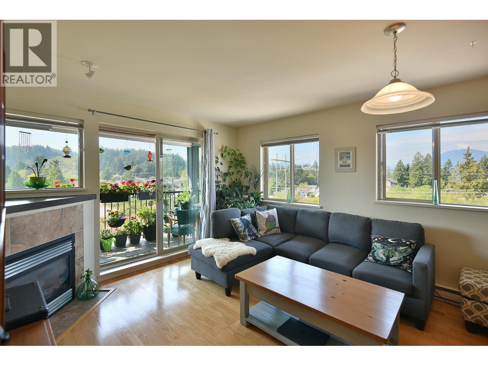 408 5631 INLET AVENUE, Sechelt