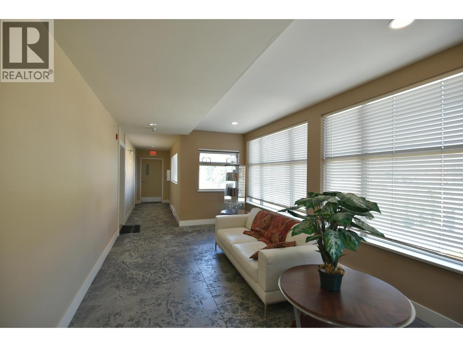 408 5631 INLET AVENUE, Sechelt