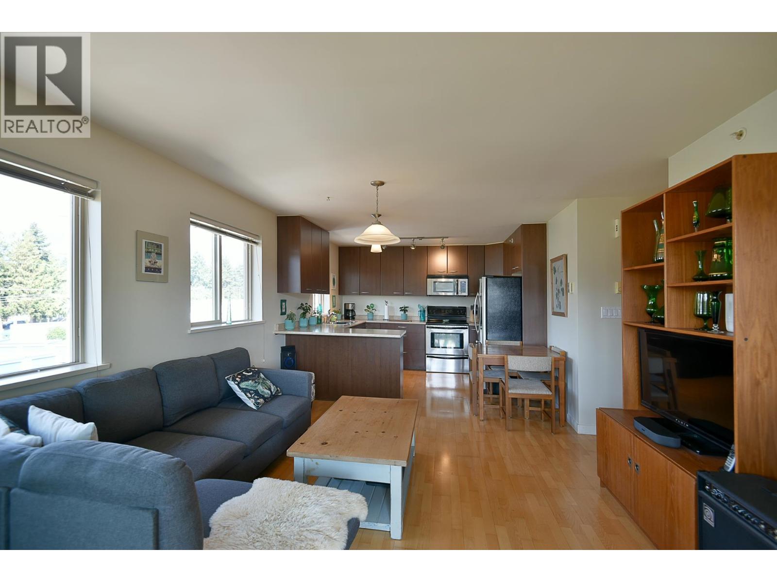 408 5631 INLET AVENUE, Sechelt