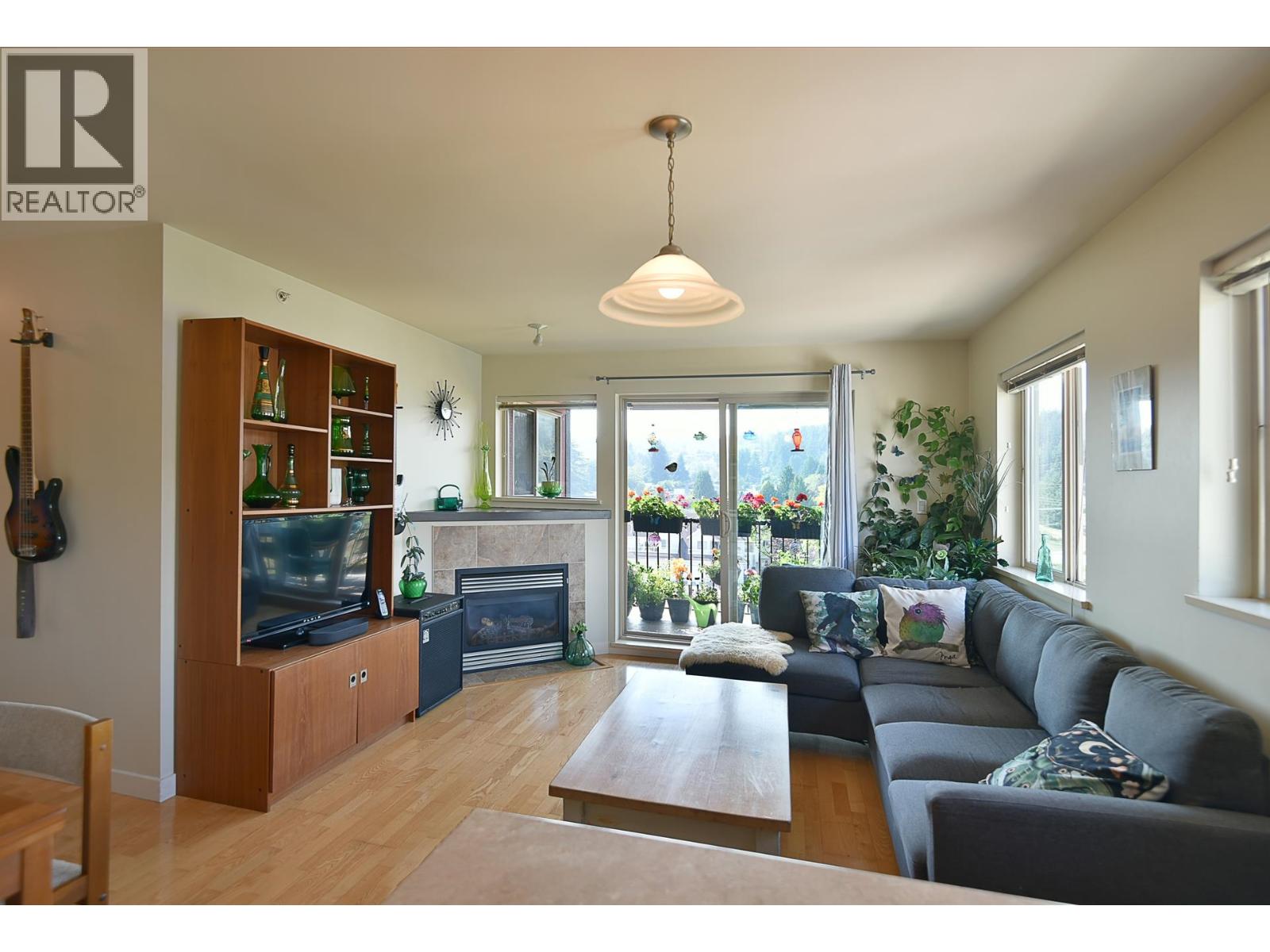 408 5631 INLET AVENUE, Sechelt