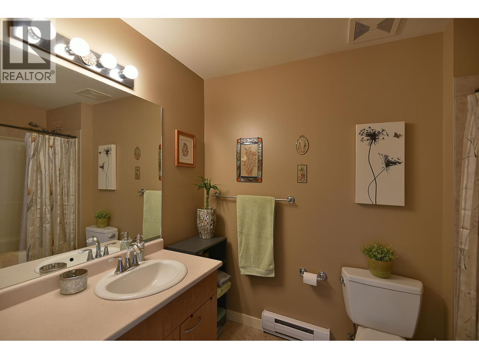 408 5631 INLET AVENUE, Sechelt