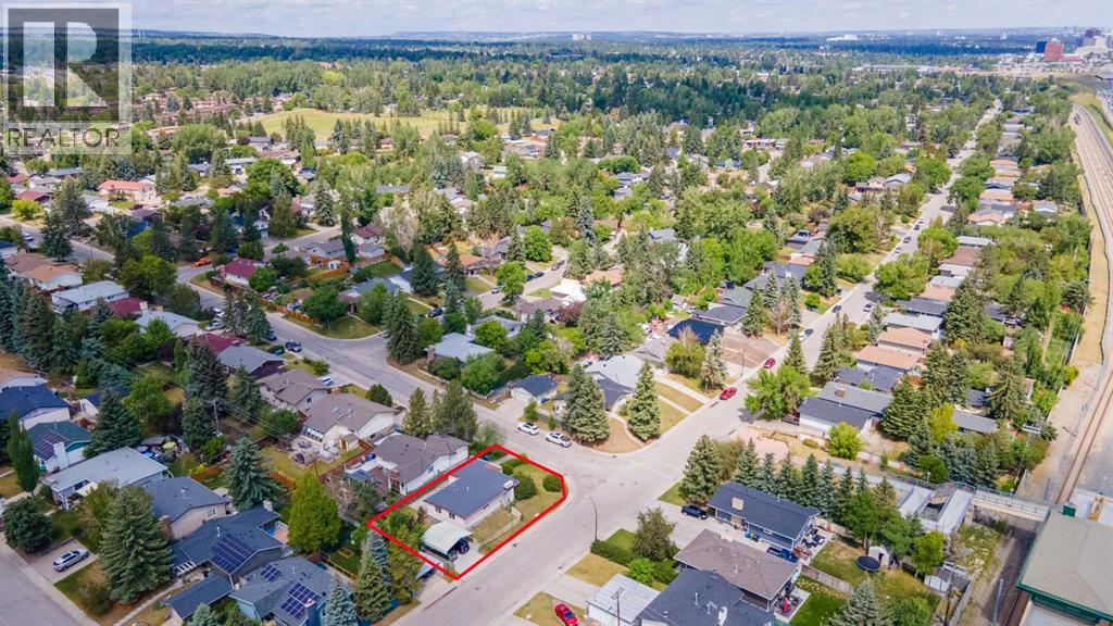 Photo 3 of 703 130 Avenue Sw, Calgary AB