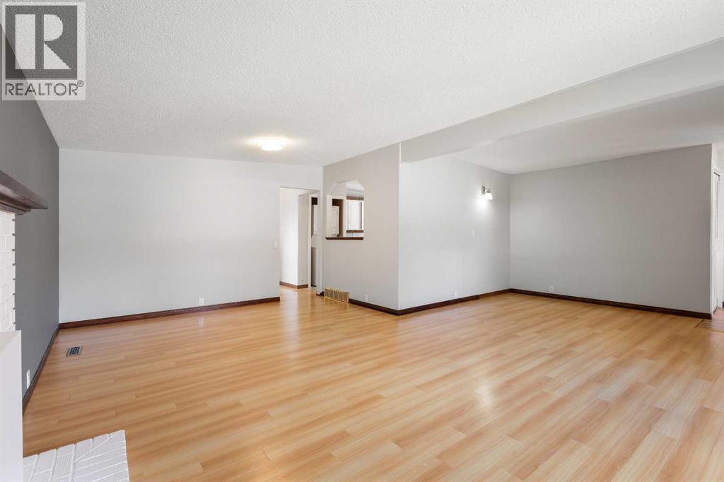 Photo 10 of 703 130 Avenue Sw, Calgary AB
