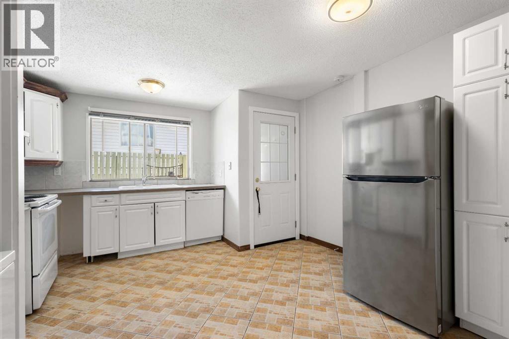 Photo 14 of 703 130 Avenue Sw, Calgary AB