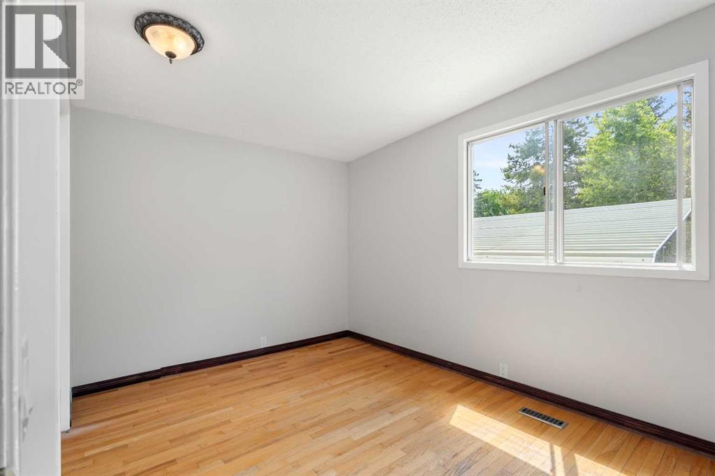 Photo 18 of 703 130 Avenue Sw, Calgary AB