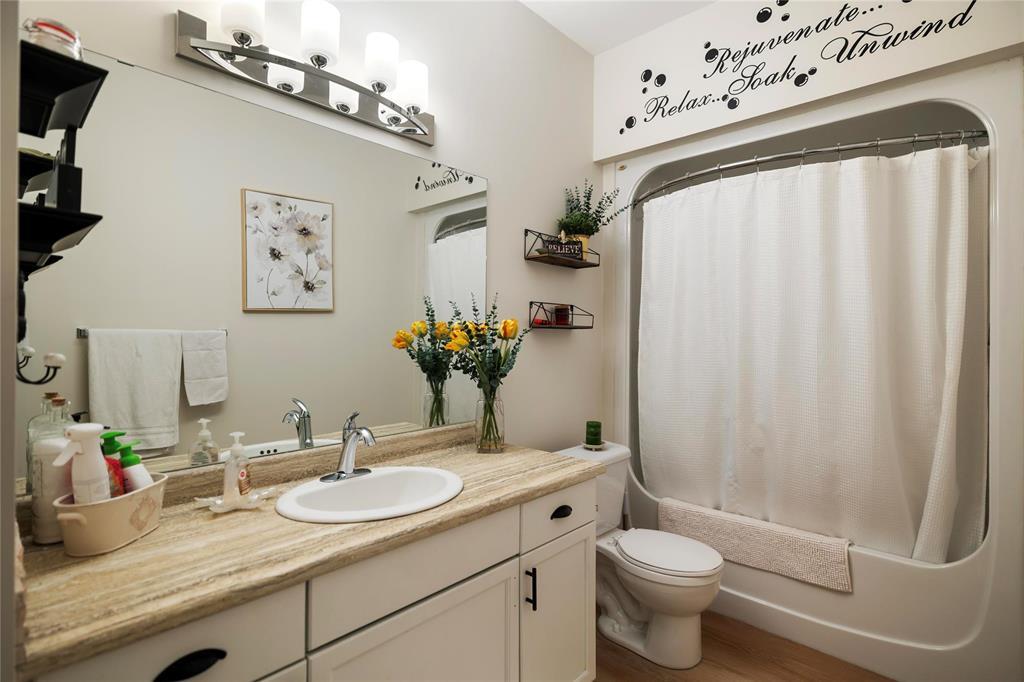 Photo 14 of 2 351 Loewen Boulevard, Steinbach MB