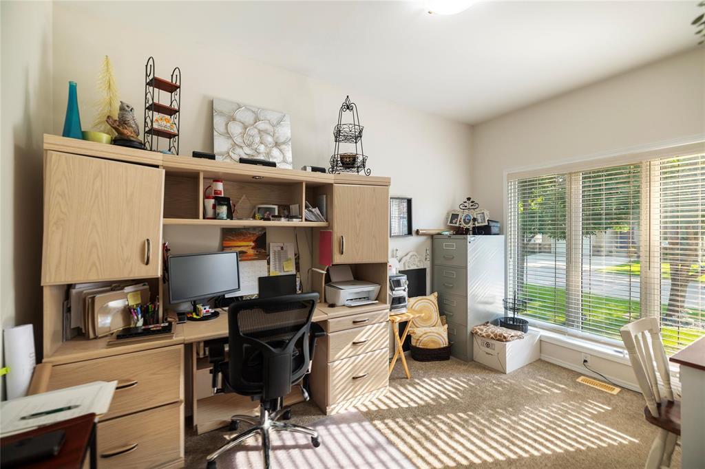 Photo 3 of 2 351 Loewen Boulevard, Steinbach MB