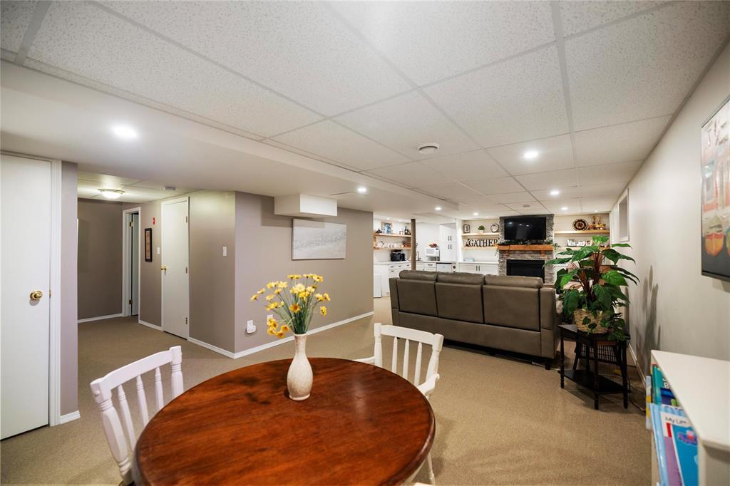 Photo 22 of 2 351 Loewen Boulevard, Steinbach MB