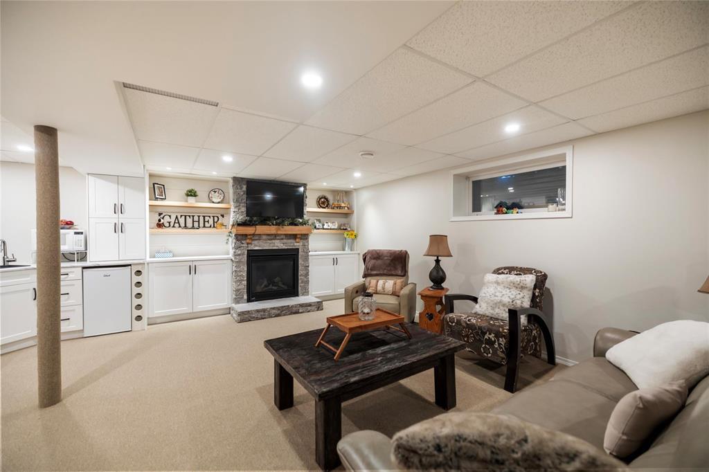Photo 23 of 2 351 Loewen Boulevard, Steinbach MB