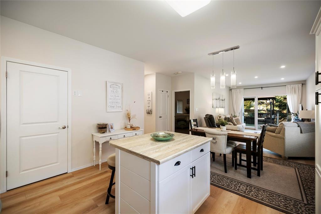 Photo 6 of 2 351 Loewen Boulevard, Steinbach MB