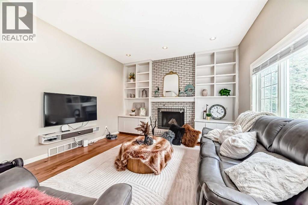 Photo 10 of 145 Straddock Terrace Sw, Calgary AB
