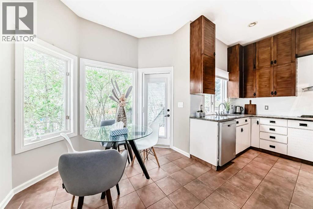 Photo 13 of 145 Straddock Terrace Sw, Calgary AB