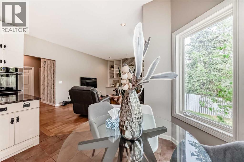 Photo 16 of 145 Straddock Terrace Sw, Calgary AB